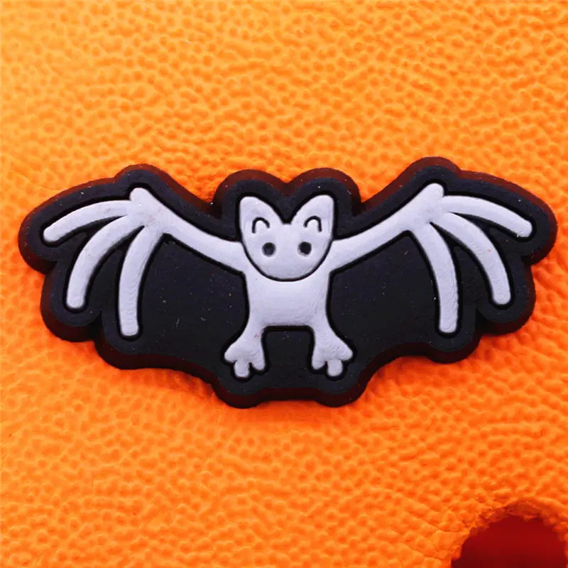 Single Sale: 1pc Cartoon Ghost Shoe Buckle - PVC Halloween Charm Decoration for Clogs, Ideal for Kids' Party Gifts