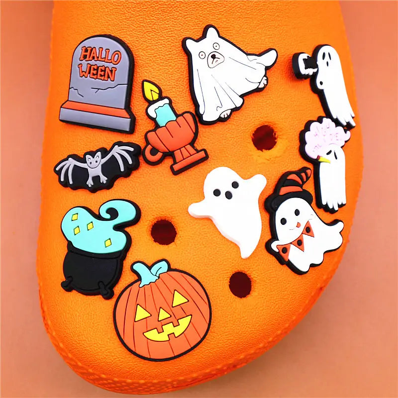 Single Sale: 1pc Cartoon Ghost Shoe Buckle - PVC Halloween Charm Decoration for Clogs, Ideal for Kids' Party Gifts